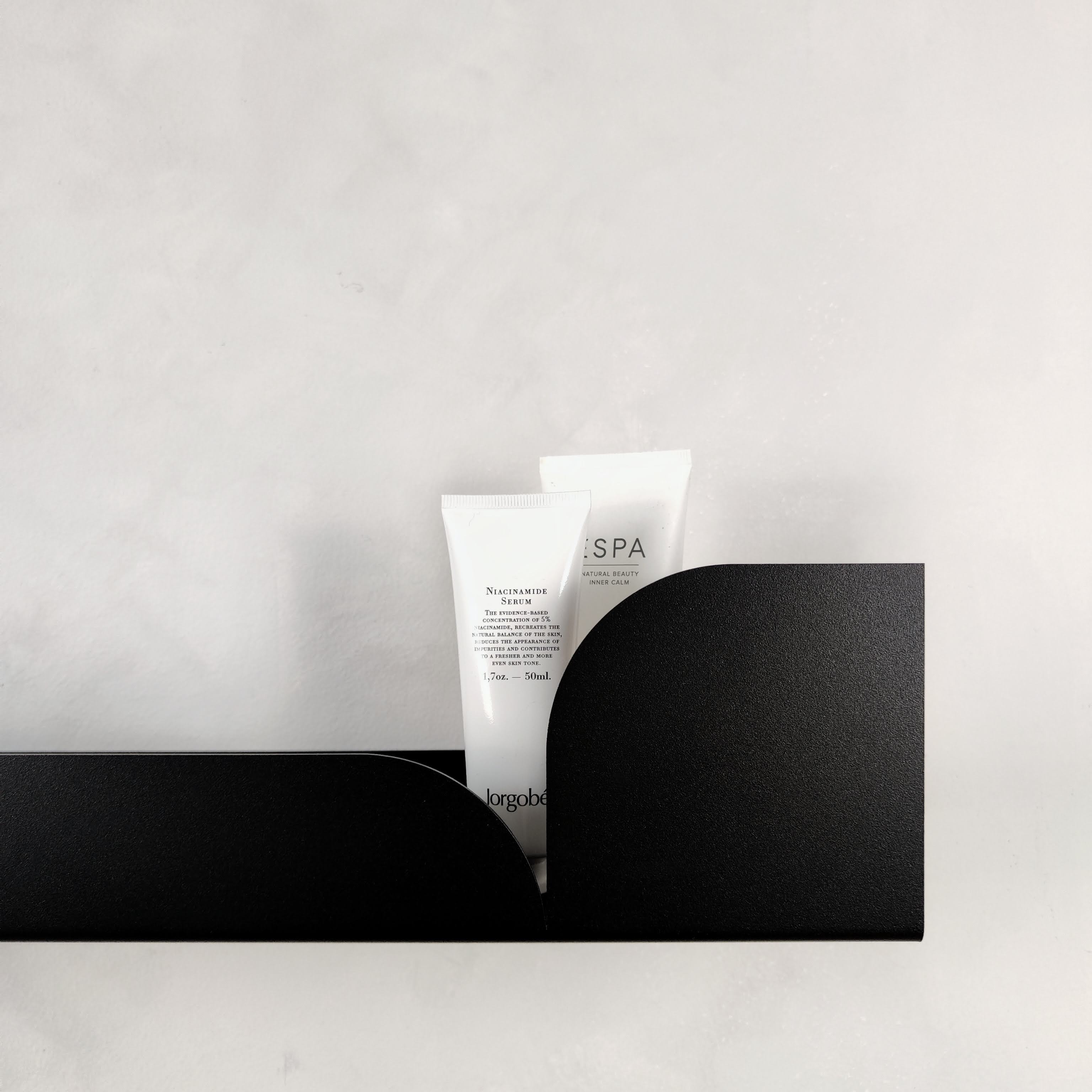 Estantería de pared metálica Torino – repisa flotante mediana